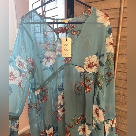 Gorgeous blouse - NEW WITH TAGS - Picture 3 of 3